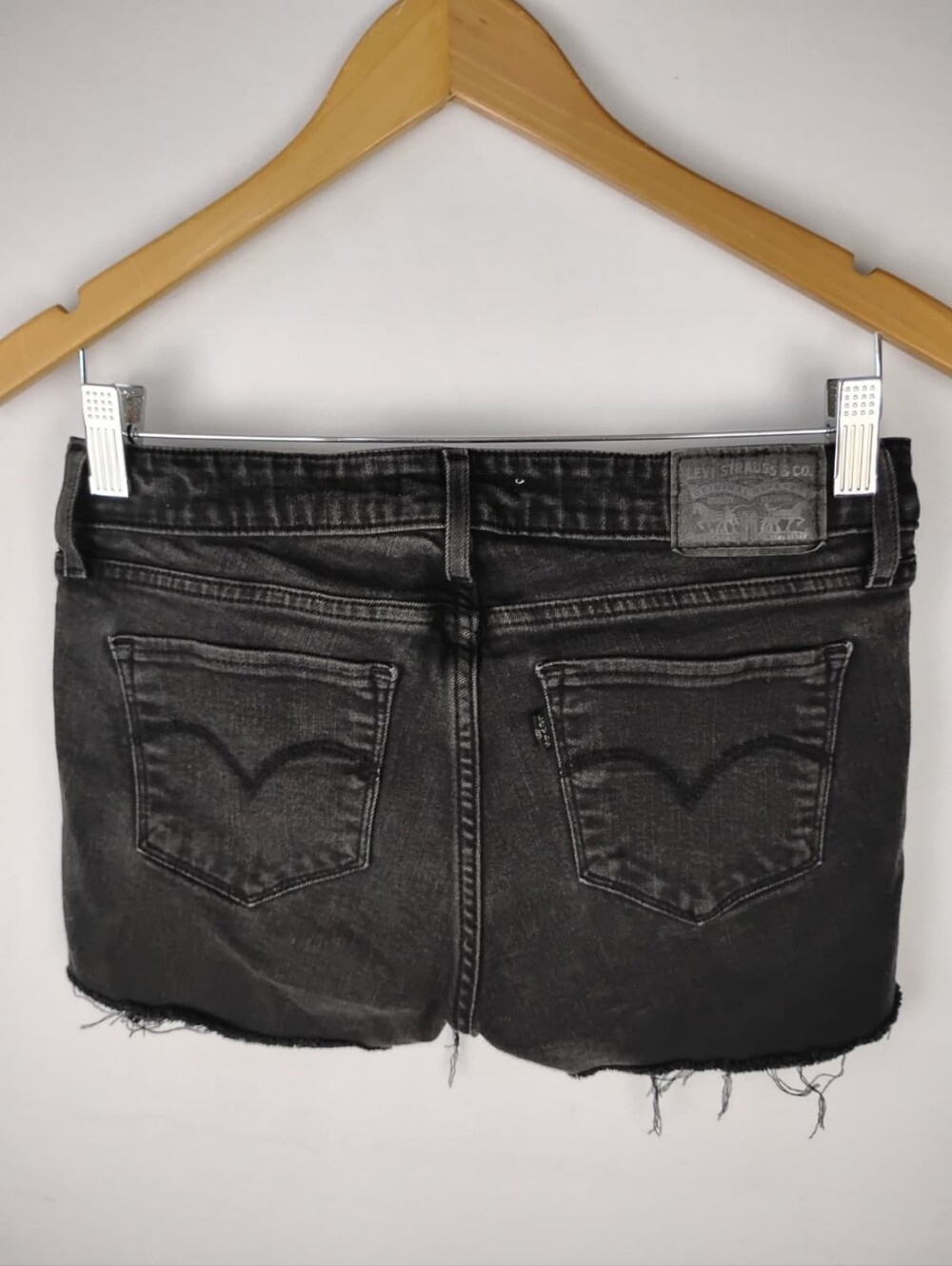 Levis Women's Black Denim Cutoff Shorts Size 28 - Picture 3 of 5